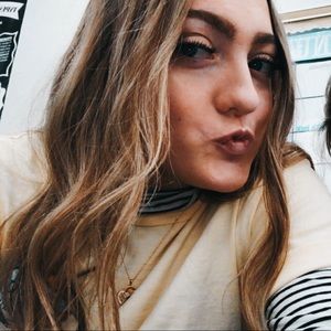 Meet your Posher, Caitlin